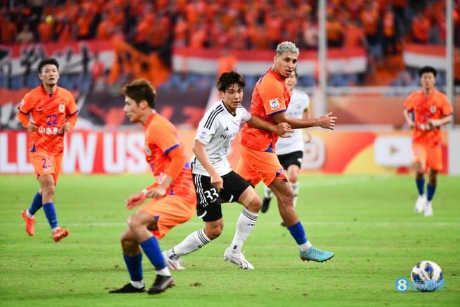 足球报：泰山两战横滨射门45次进1球，弥补差距要靠外援和专注度