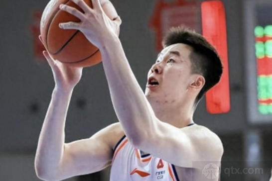 上海男篮球员郭昊文
